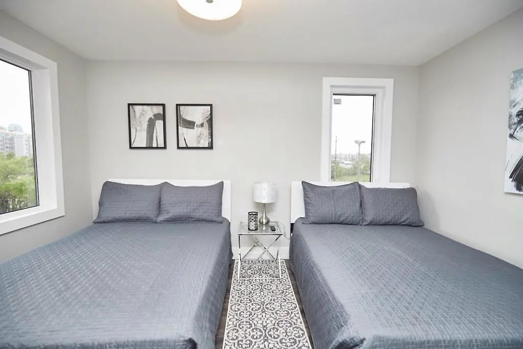 Clifton Hill Hideaway 4B - Two Bedroom Condo Niagara Falls Canada